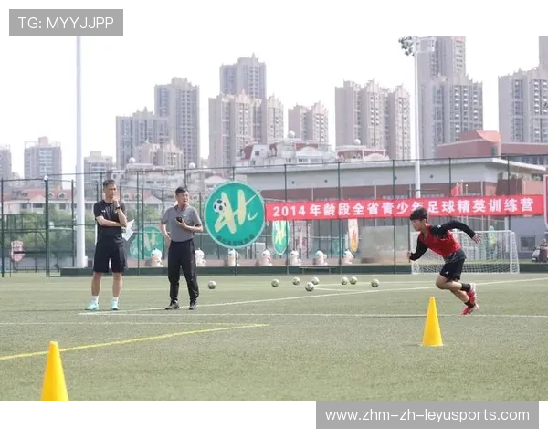 足球俱乐部在青训中借助科技手段监测成长曲线优化培养策略，足球俱乐部青训营